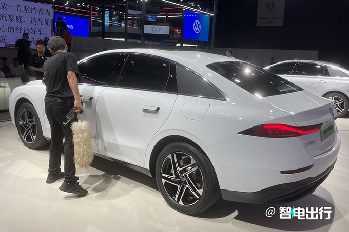 SAIC Roewe D7 EV/DMH debut with a cruising range of 1400km and the fastest listing in X months-Figure 3