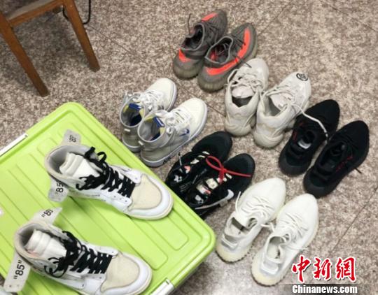 The shoes stolen by Qiu. Photo courtesy of Jianggan police